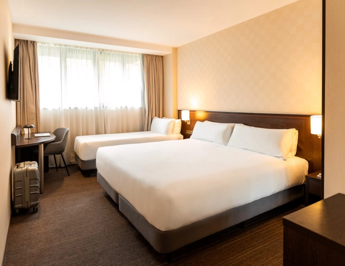 01-hotel-lugano-slider-triple-room.jpg